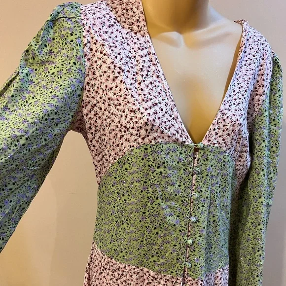 NWT Nasty Gal ditsy floral printed maxi dress v neck pink and green sz 4 D19 NWT Nasty Gal ditsy floral printed maxi dress v neck pink and green sz 4 D19